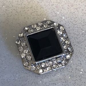 Magnolia & Vine Square Retired